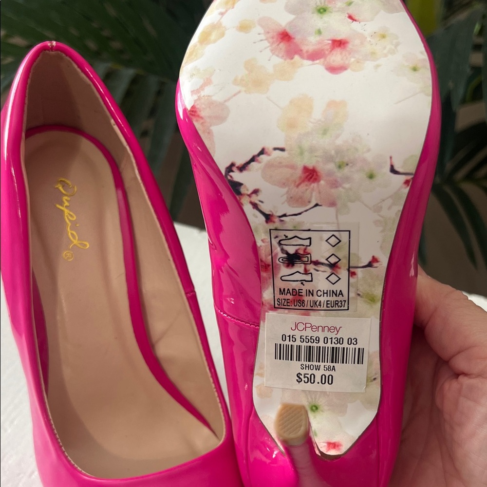 Qupid Vibrant Pink Women's Heels - Picture 2 of 14